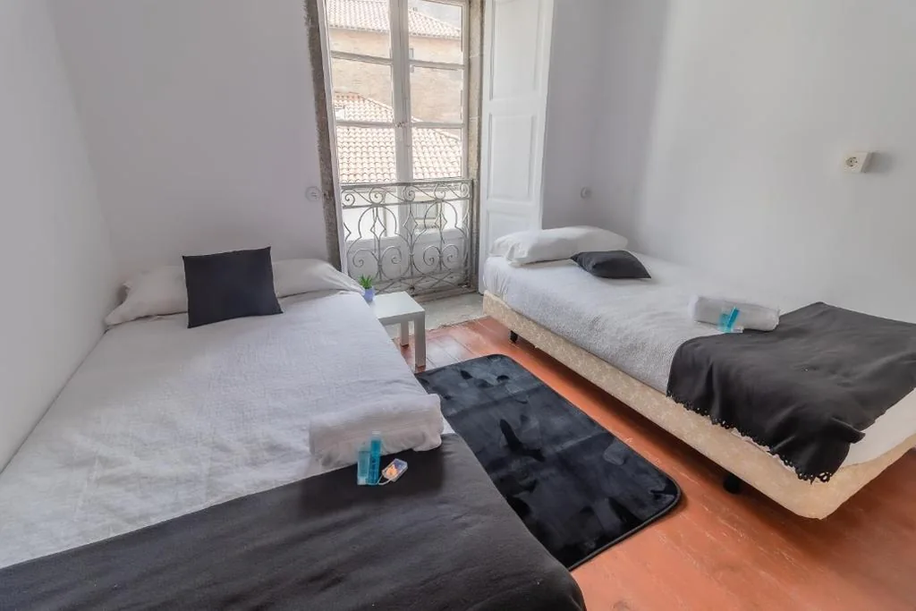 Chambre double avec salle de bains commune - 2 lits — Hostal San Pelayo