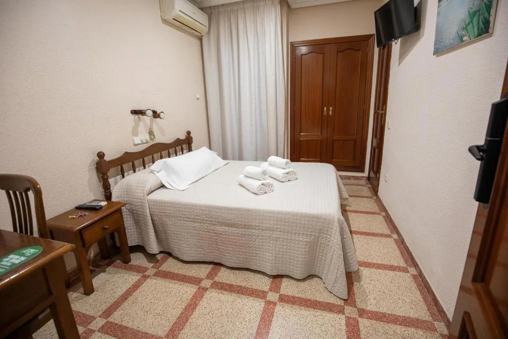 Habitación Doble Estándar — Hostal San Poul
