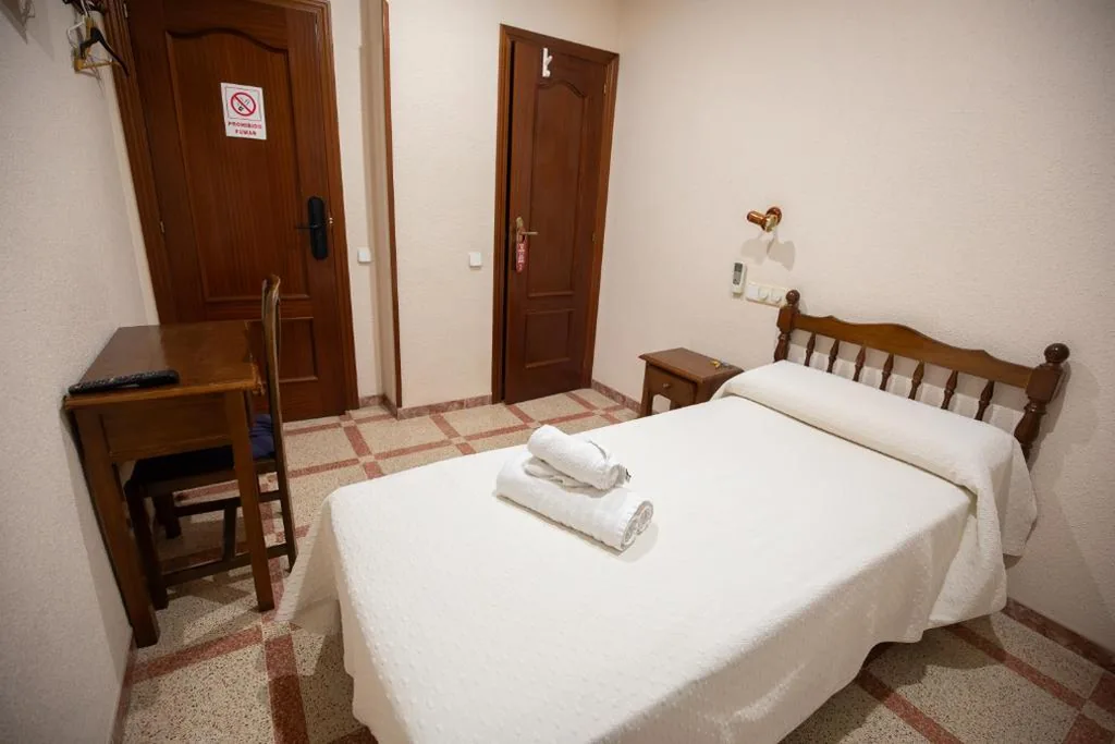 Habitación Individual — Hostal San Poul