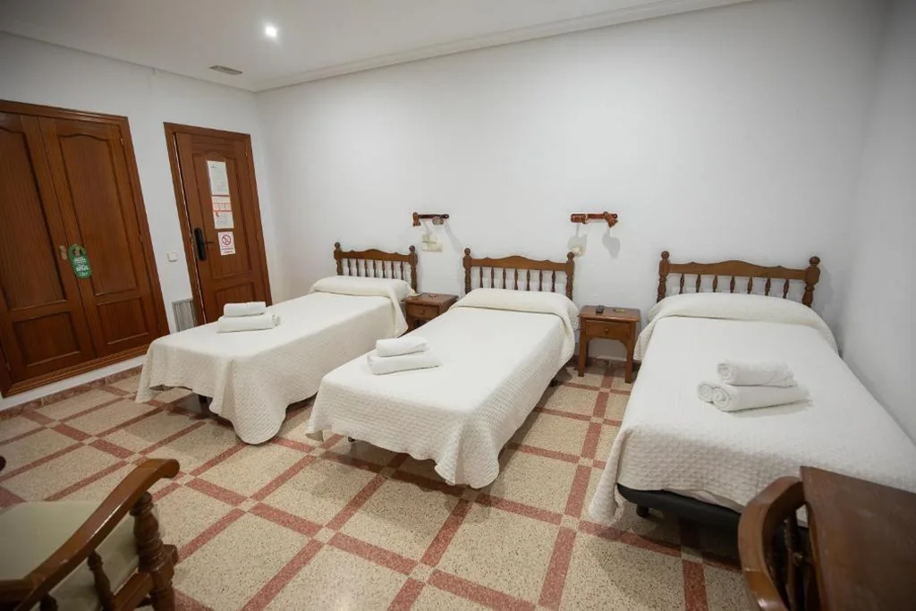 Habitación Triple — Hostal San Poul