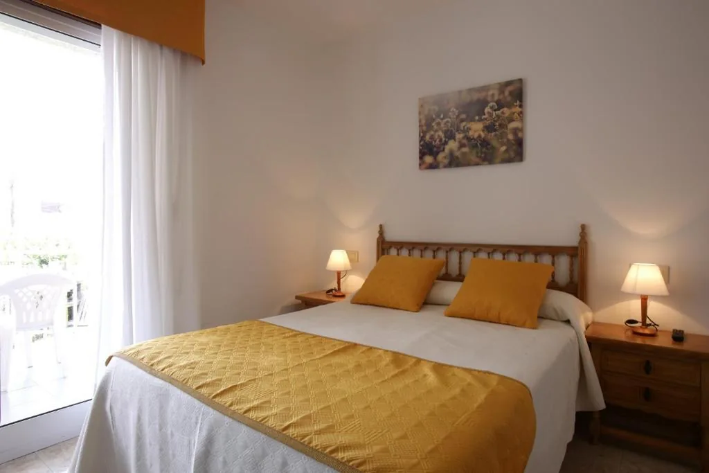 テラス付きダブルルーム — Hostal San Roque