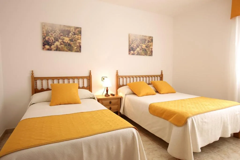 トリプルルーム（大人2名＋子ども1名） — Hostal San Roque