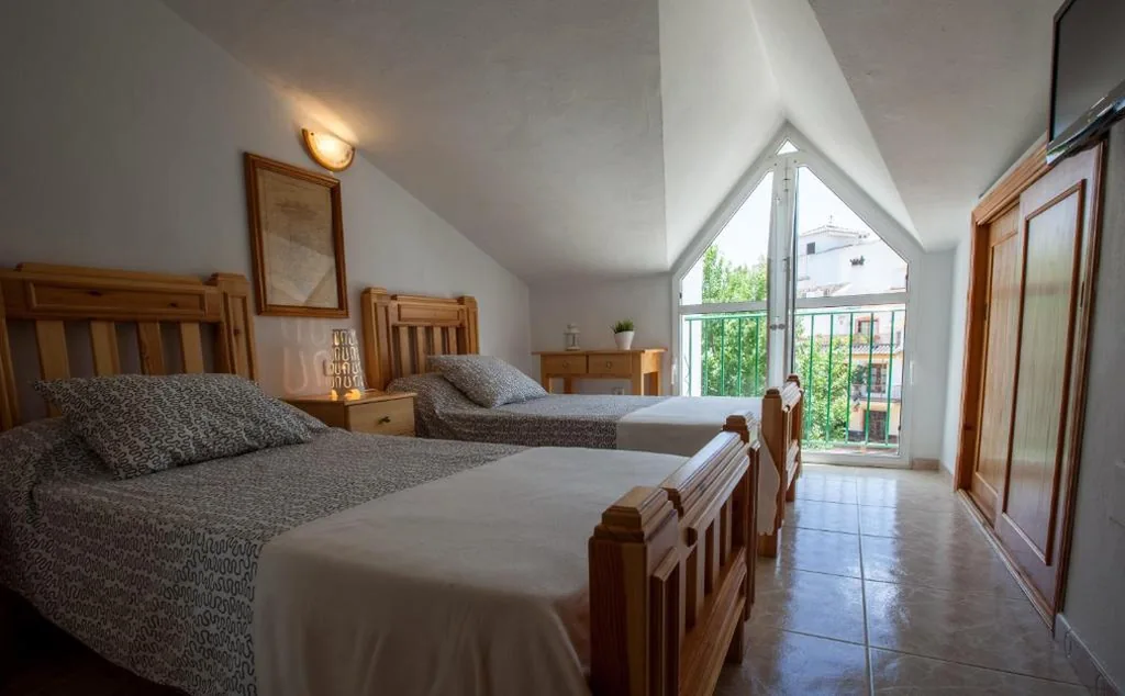 Habitación Doble con vistas - 2 camas — Hostal Sango Sierra de las Nieves
