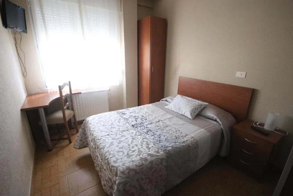 Habitación Individual — Hostal Sanpatiel
