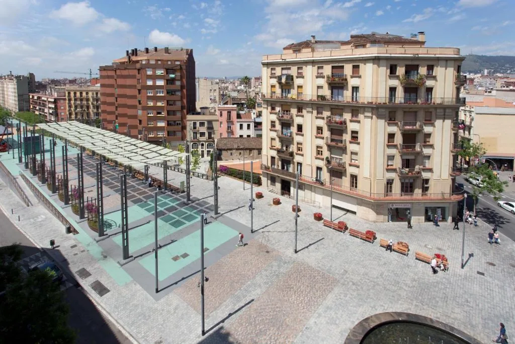 Camera singola con balcone — Hostal Sans