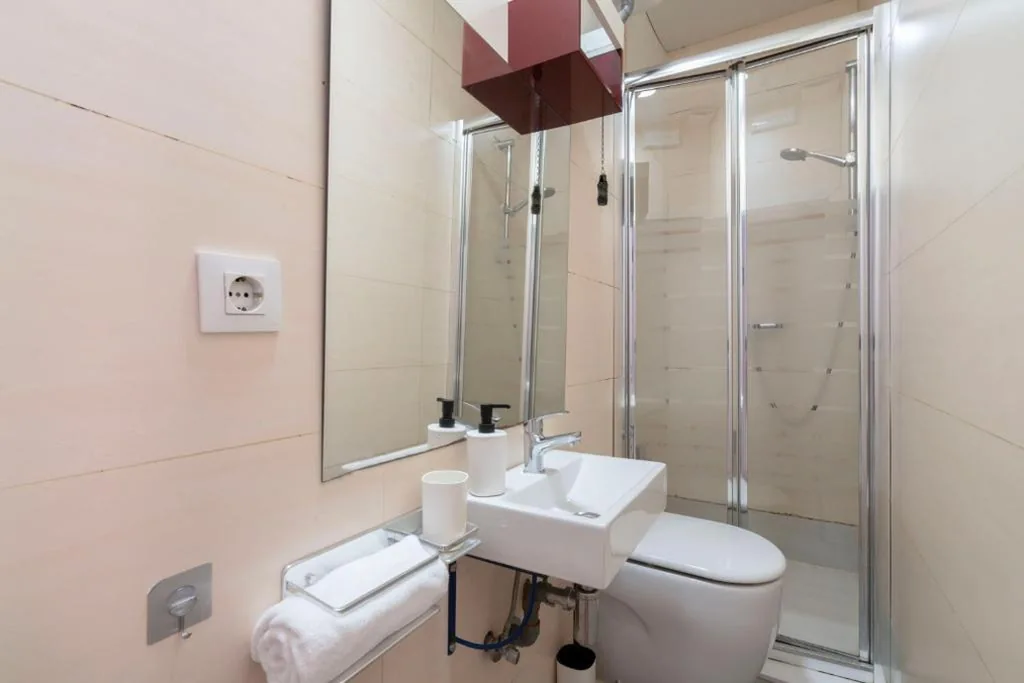Habitación Doble Económica — Hostal Sant Antoni