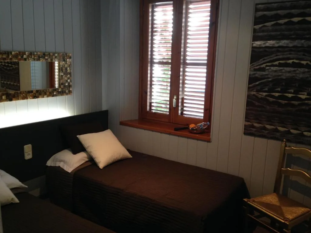Doppelzimmer – 1 oder 2 Betten — Hostal Sant Marti