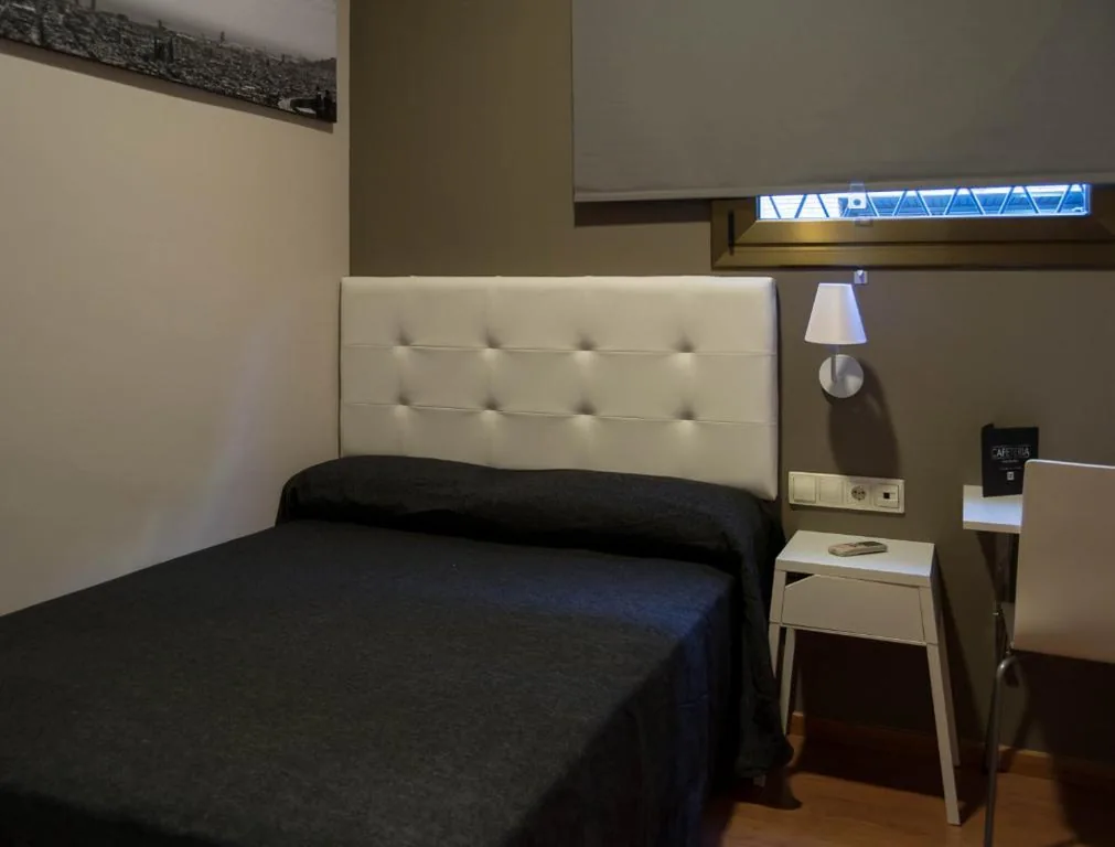 Habitación Individual con baño privado externo — Hostal Sant Pau