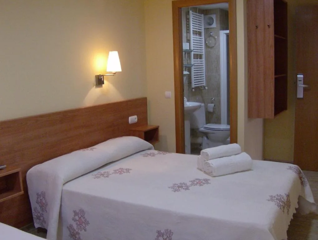Twin Room — Hostal Sant Sadurní