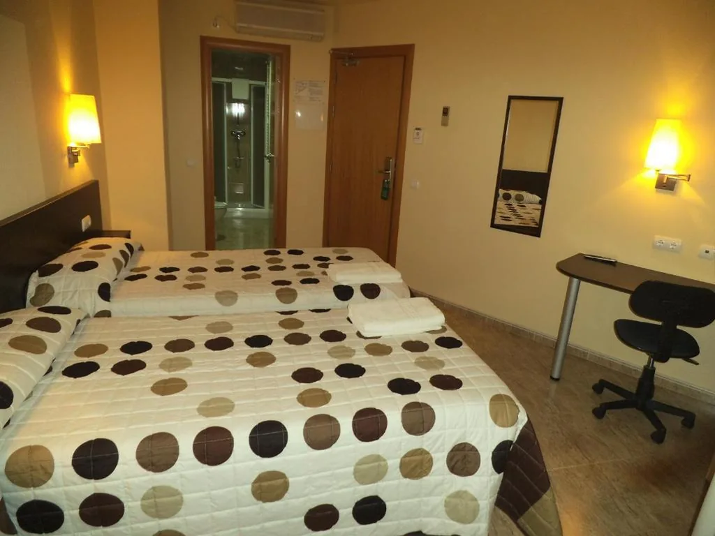 Twin Room — Hostal Sant Sadurní