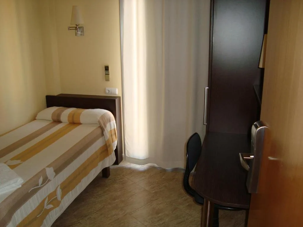 Single Room — Hostal Sant Sadurní