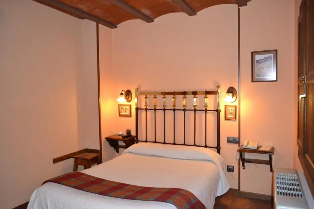 Camera doppia economica - 1 o 2 letti — Hostal Santa Agueda