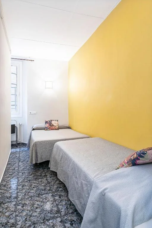 Habitación Doble con baño privado - 2 camas — Hostal Santa Ana