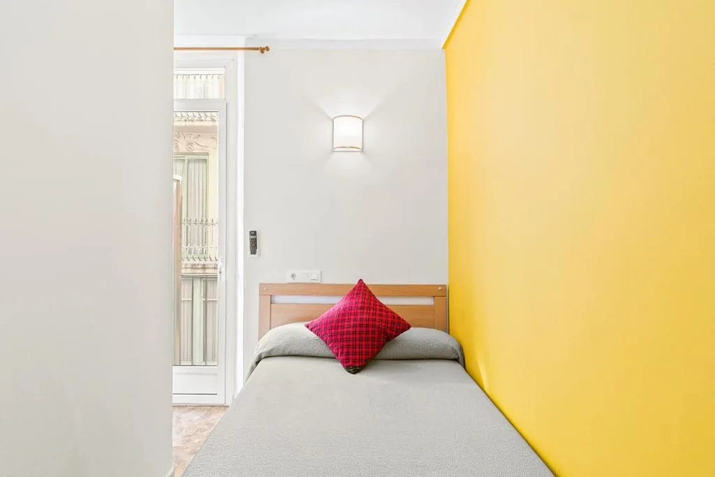 Habitación Doble con baño privado — Hostal Santa Ana