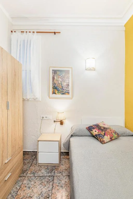 Habitación Individual con baño compartido — Hostal Santa Ana