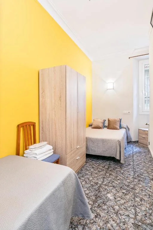 Habitación Triple Económica con baño compartido — Hostal Santa Ana