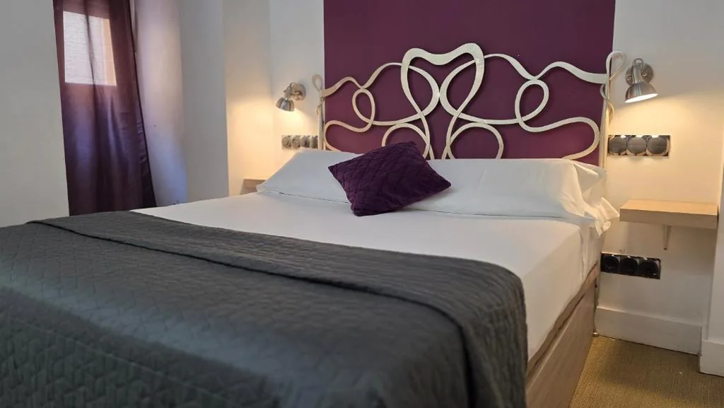 Standard-Doppelzimmer — Hostal Santa Ana Colors