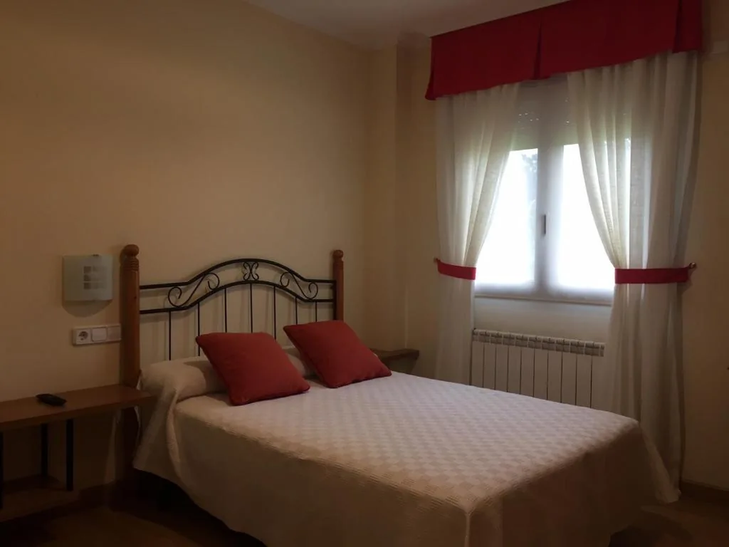 Room Adapted for Guests with Reduced Mobility - Large Bed — Hostal Santa Baia