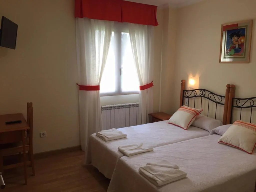 Twin Room with Bathroom — Hostal Santa Baia