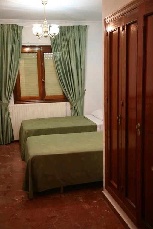 Habitación Doble - 2 camas — Hostal Santa Barbara