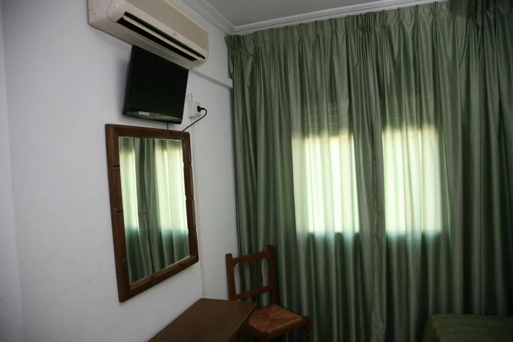 Habitación Individual — Hostal Santa Barbara