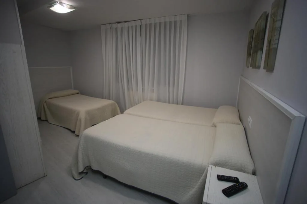 Habitación Triple — Hostal Santa Barbara