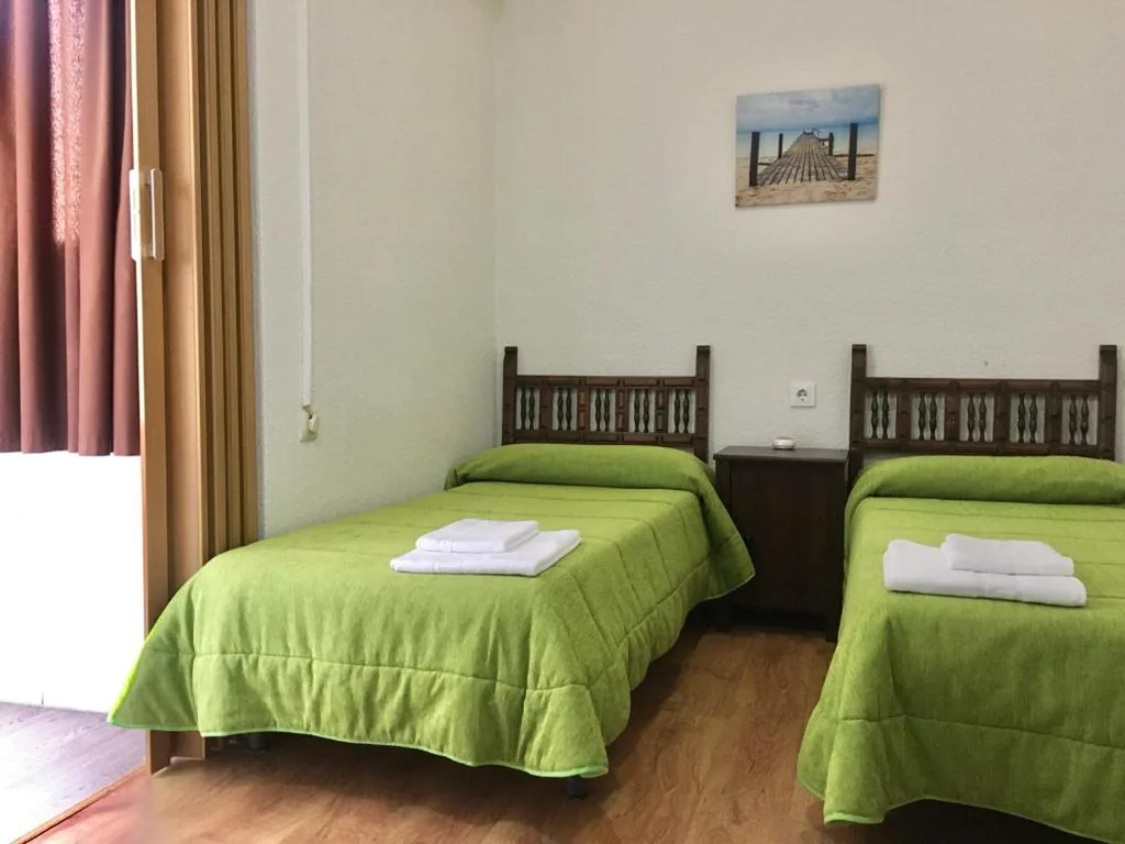 Tweepersoonskamer met 2 bedden — Hostal Santa Barbara