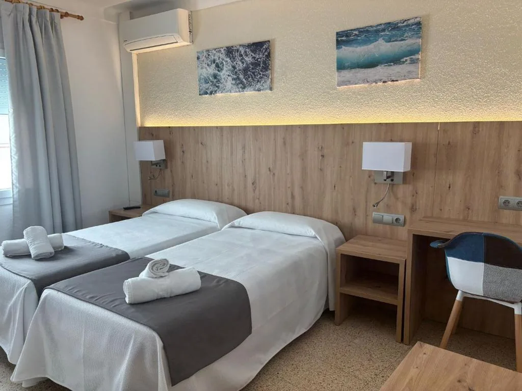 エコノミーダブルルーム - ベッド1台または2台 — Hostal Santa Clara