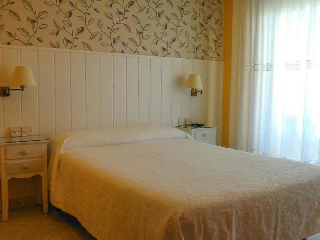 Camera doppia con balcone e vista sul mare — Hostal Santa Marta Playa