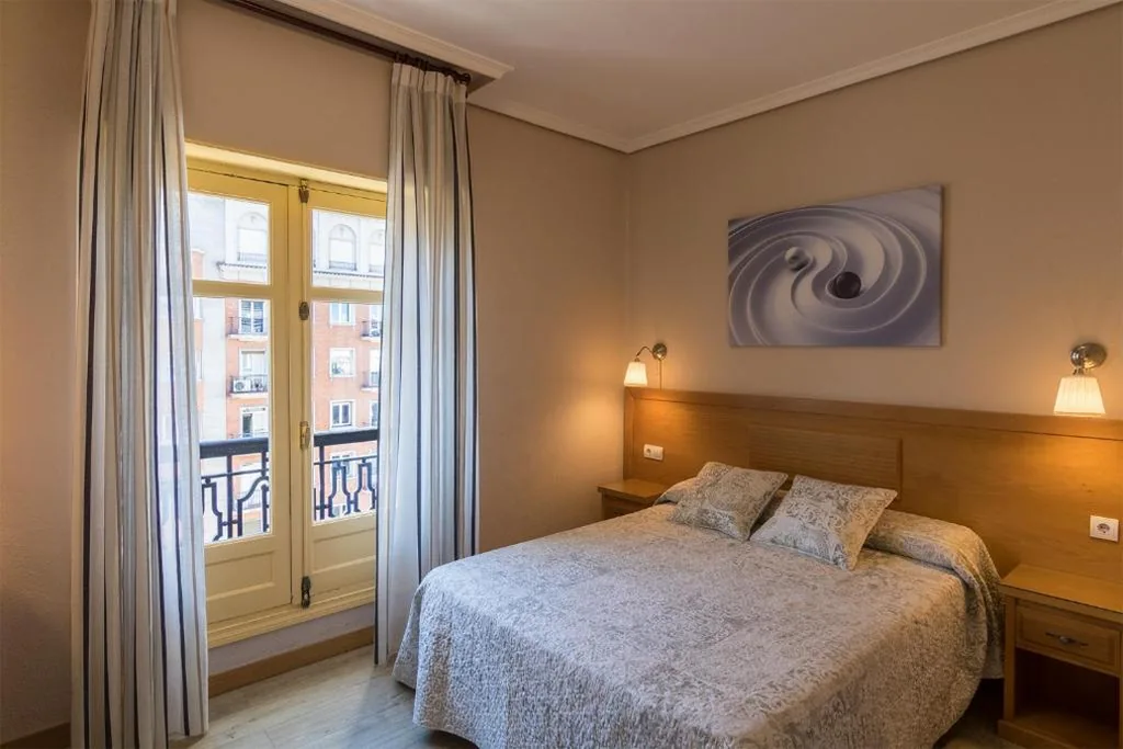 Doppelzimmer mit eigenem Bad — Hostal Santillan