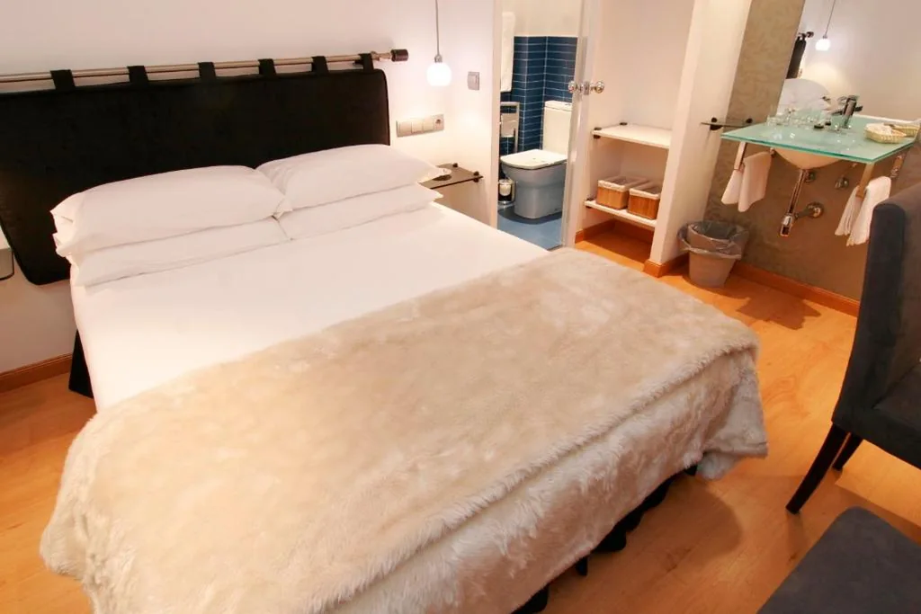 Quarto Duplo Standard — Hostal Santo Domingo