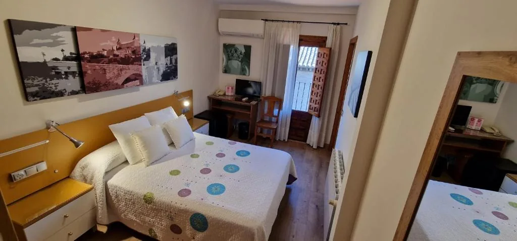 Camera doppia - 1 o 2 letti — Hostal Santo Tomé