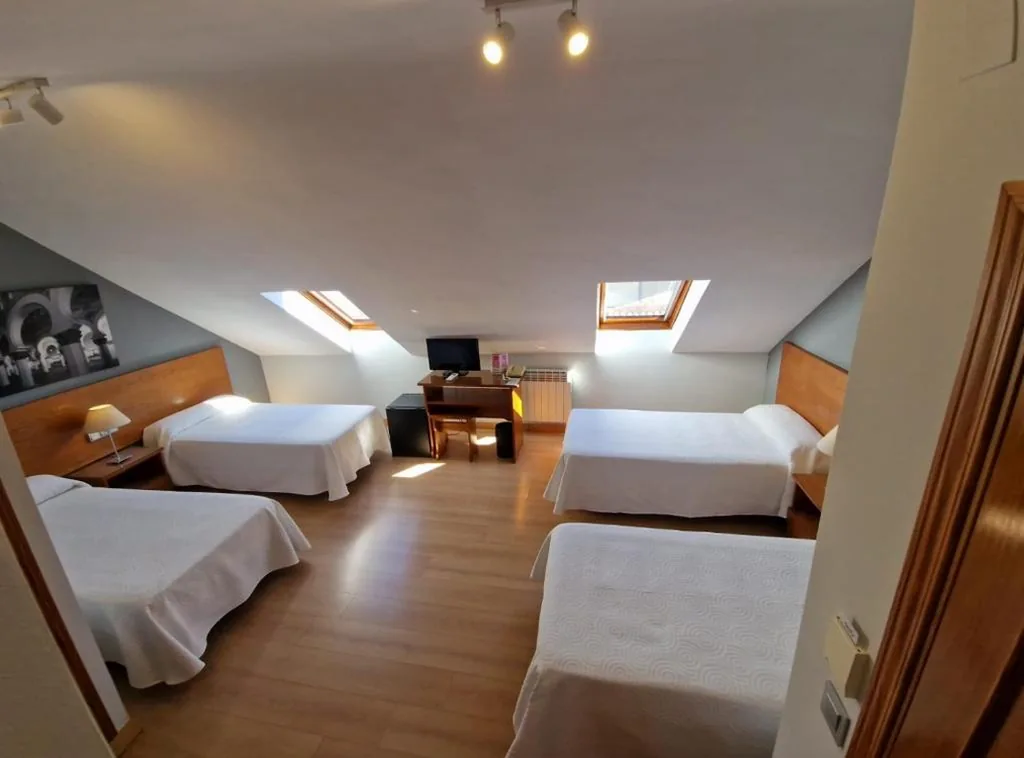 Camera familiare — Hostal Santo Tomé