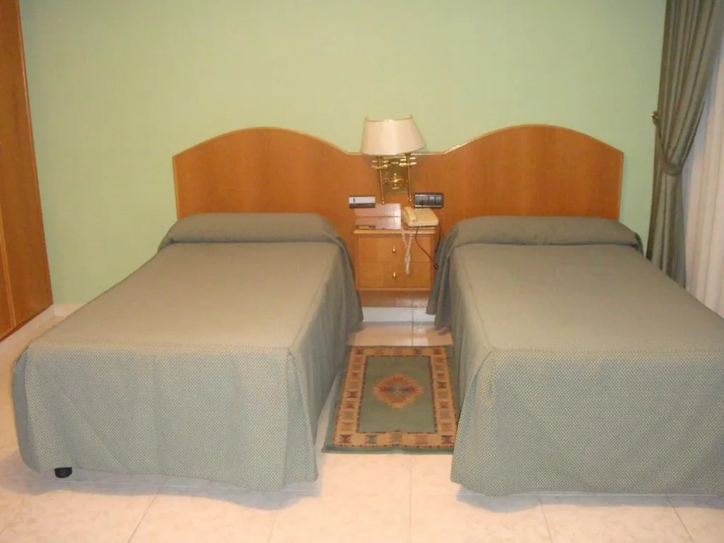 Zweibettzimmer — Hostal Serpol