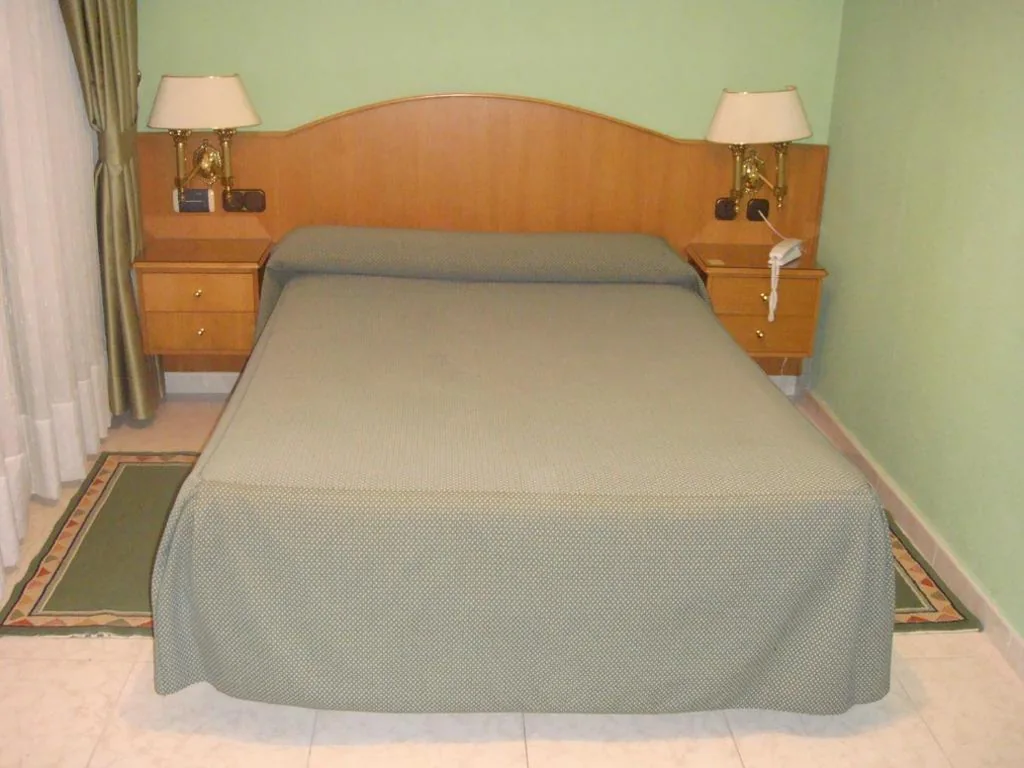 Einzelzimmer — Hostal Serpol