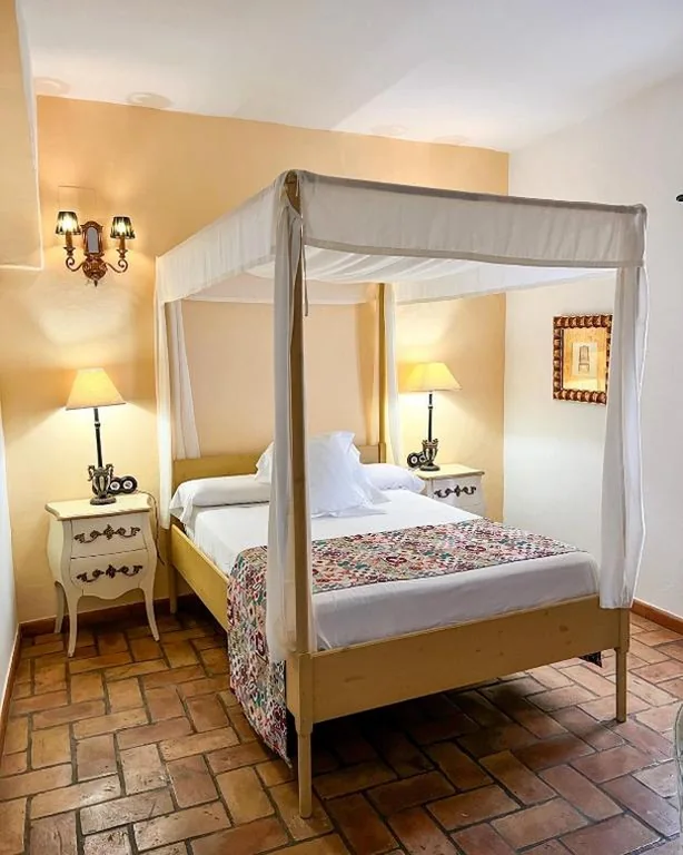 Camera doppia con bagno privato — Hostal Servilia