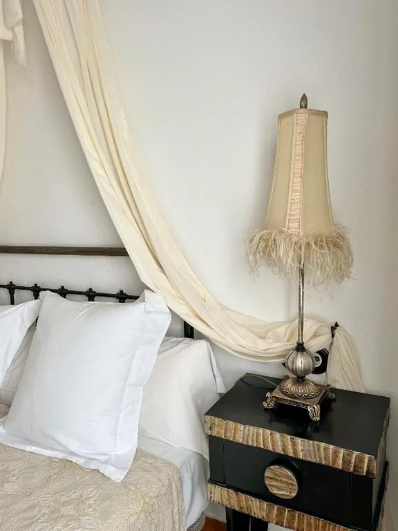 Camera tripla con vista sulla città — Hostal Servilia