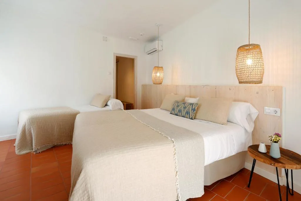 Driepersoonskamer — Hostal Ses Negres