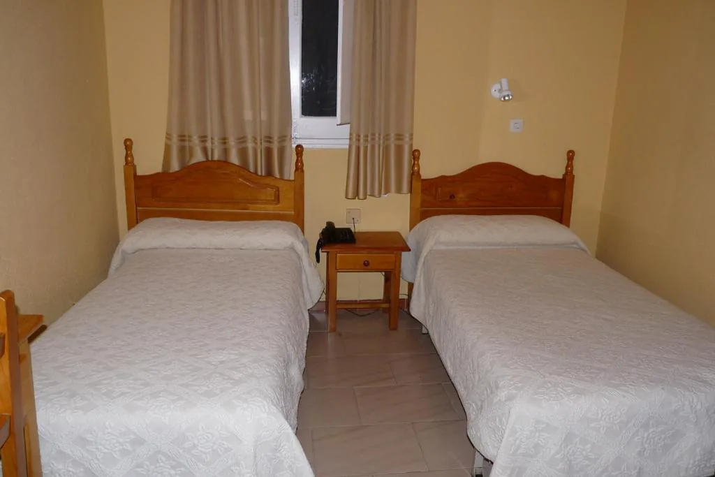 Camera doppia - 1 o 2 letti — Hostal Sierpes