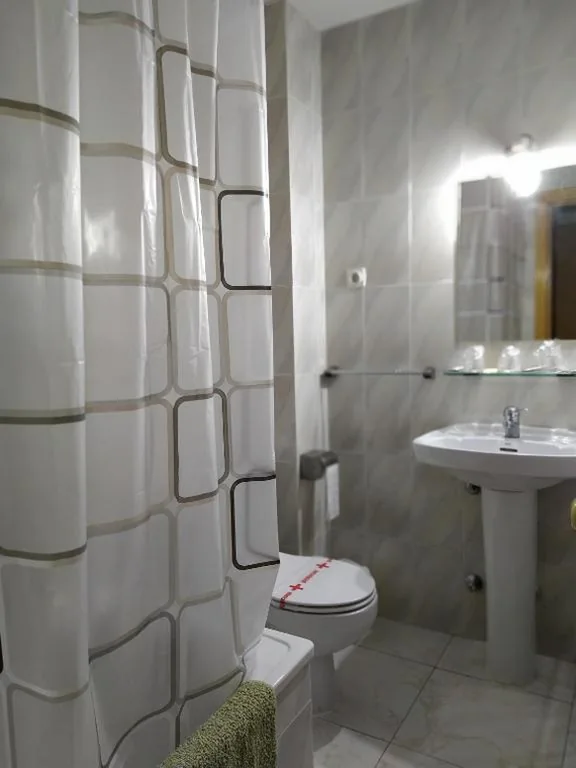 庭園の景色を望むダブルルーム — Hostal Sierra de Gredos