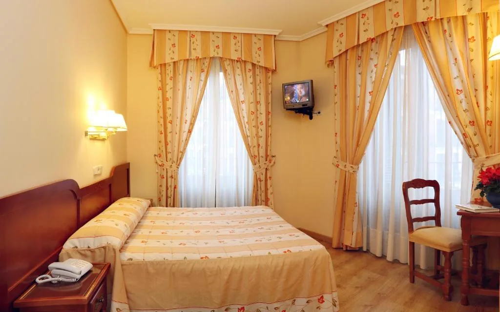 Habitación Familiar — Hostal Silserranos