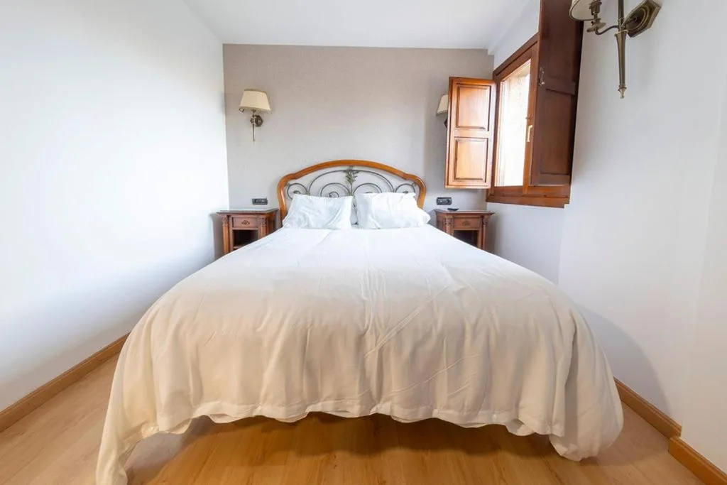 Quarto Duplo — Hostal SIN RECEP24H Puerta de la Villa - Pet friendly & Restaurante