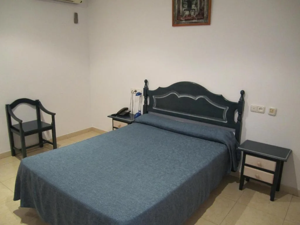 Habitación Doble - 1 o 2 camas — Hostal Sol Bahía San José