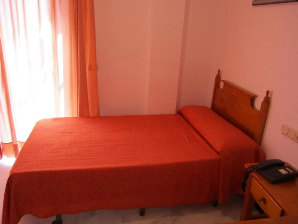 Habitación Individual — Hostal Sol Bahía San José