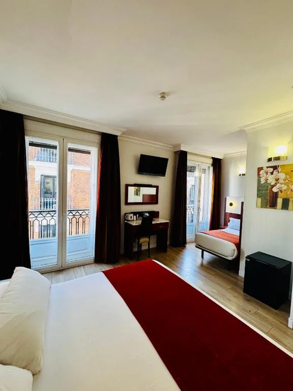 Camera tripla — Hostal Sol Square Madrid