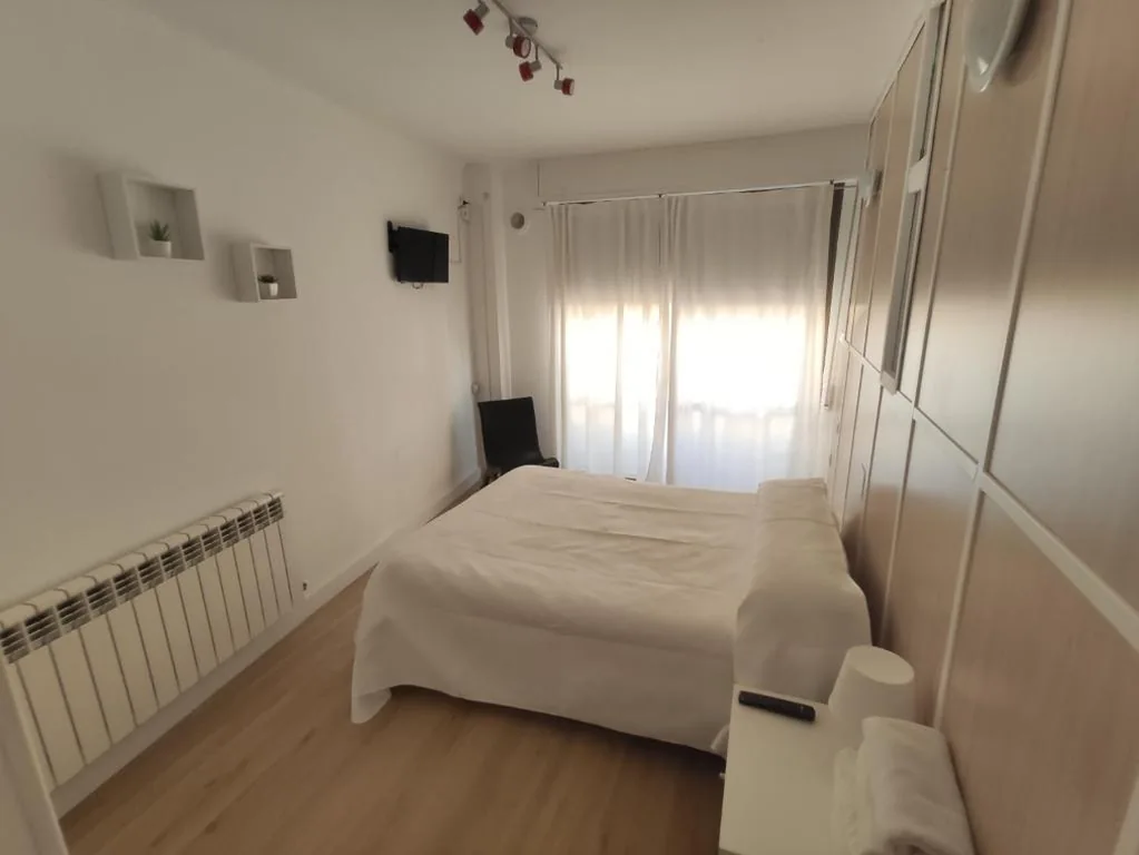 Habitación Doble con balcón — Hostal Sol