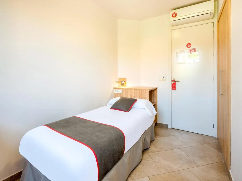 Einzelzimmer — Hostal Soler