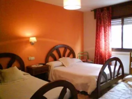 Camera Familiare con bagno privato — Hostal Solpor