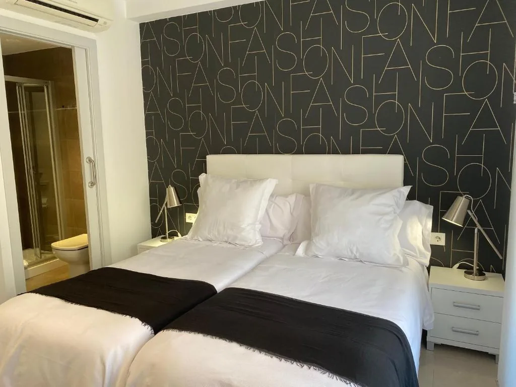 Camera doppia con 2 letti — Hostal Somnis