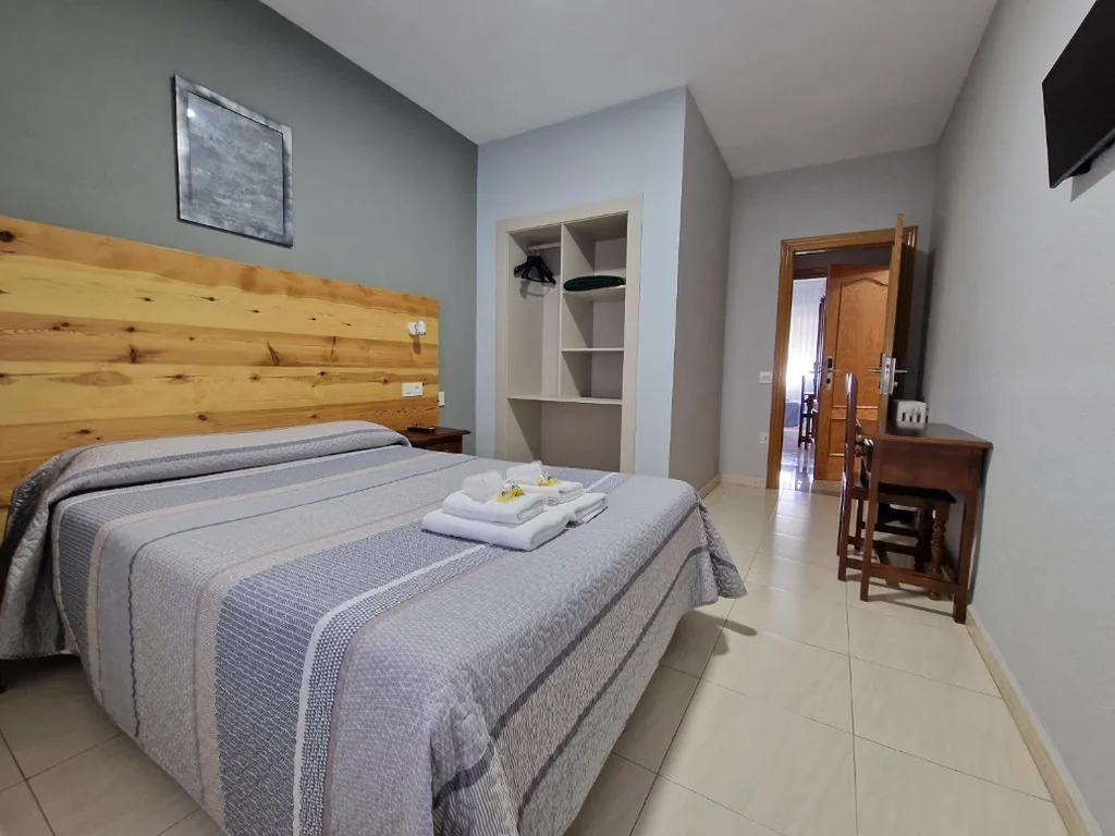 Habitación Familiar con baño — Hostal Soto